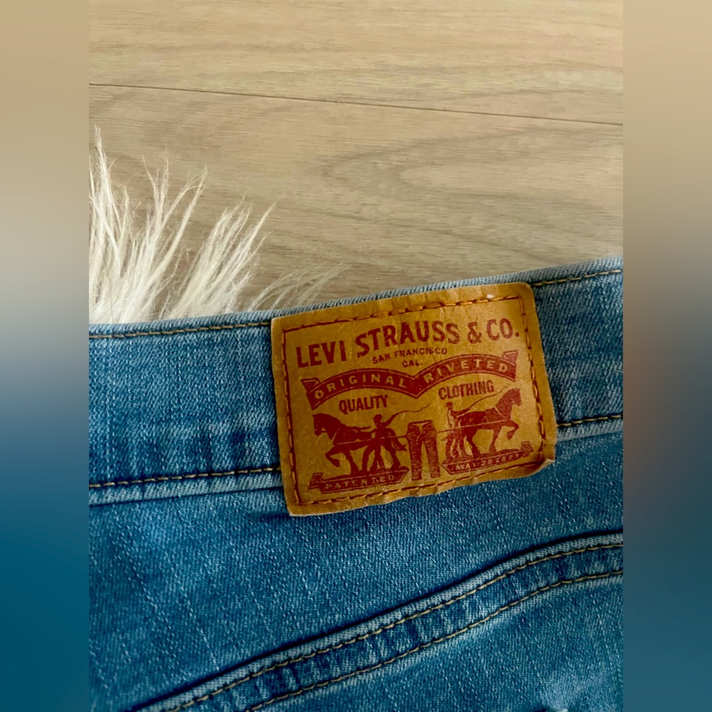 Levi’s Jeans - Picture 2 of 3